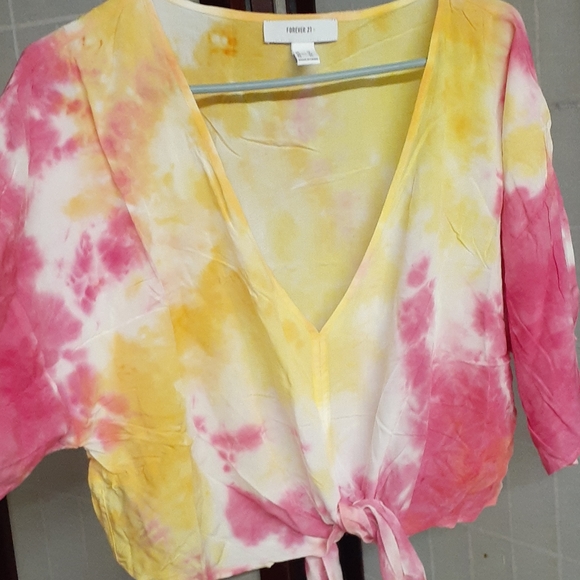 Adorable plus size colorful tye dye tie top🌈 - Picture 3 of 6